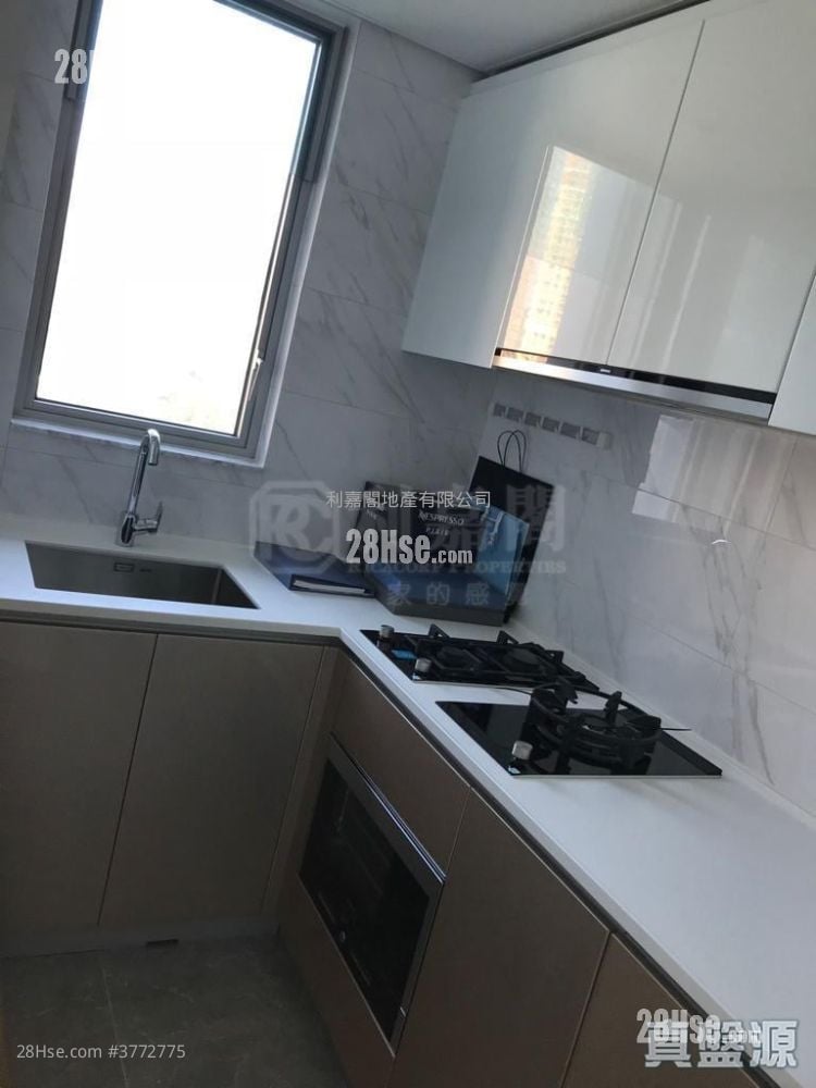 Savannah Sell 3 Bedrooms , 2 Bathrooms 697 ft²