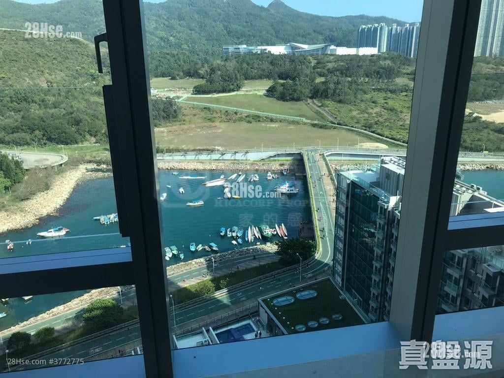 Savannah Sell 3 Bedrooms , 2 Bathrooms 697 ft²