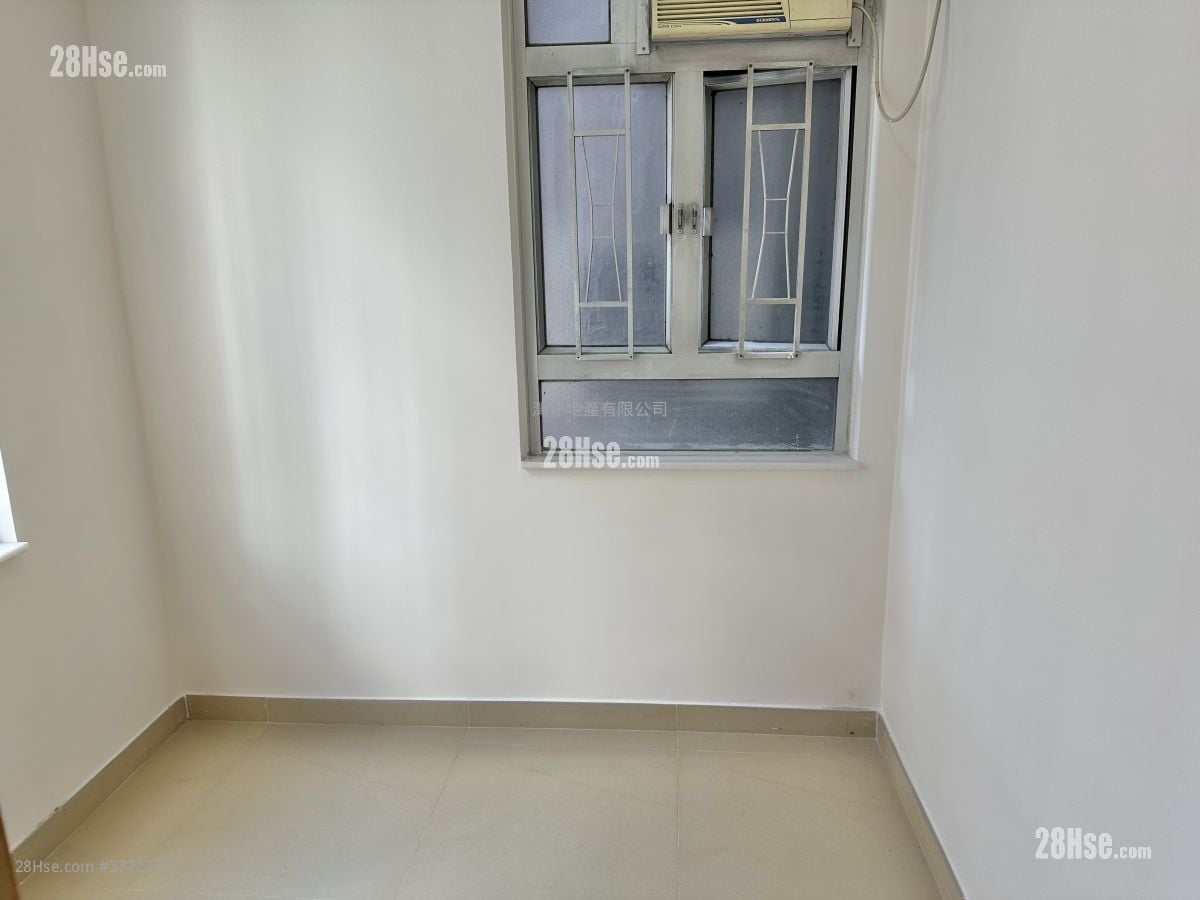 Lap Hing Building Sell 1 Bedroom , 1 Bathroom 281 ft²
