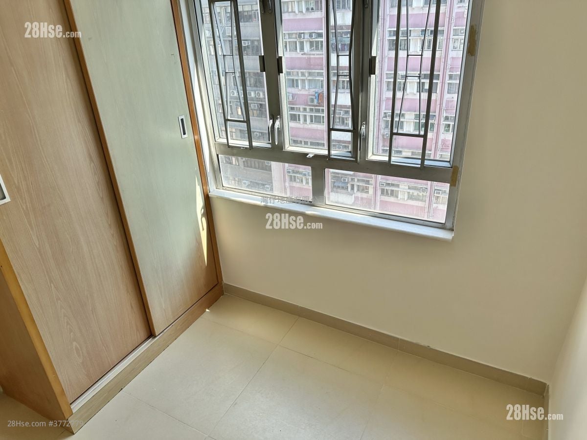 Lap Hing Building Sell 1 Bedroom , 1 Bathroom 281 ft²
