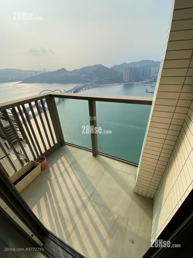 Sea To Sky Sell 3 Bedrooms , 2 Bathrooms 786 ft²