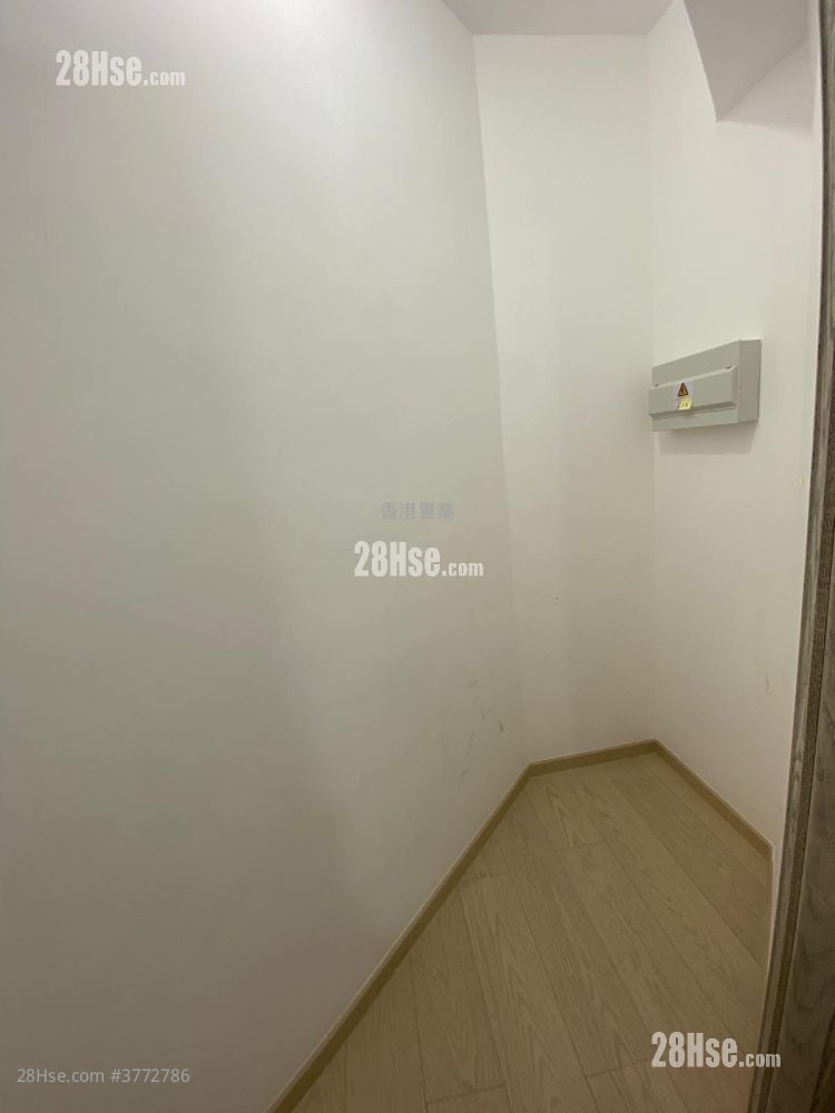 Sea To Sky Sell 3 Bedrooms , 2 Bathrooms 786 ft²