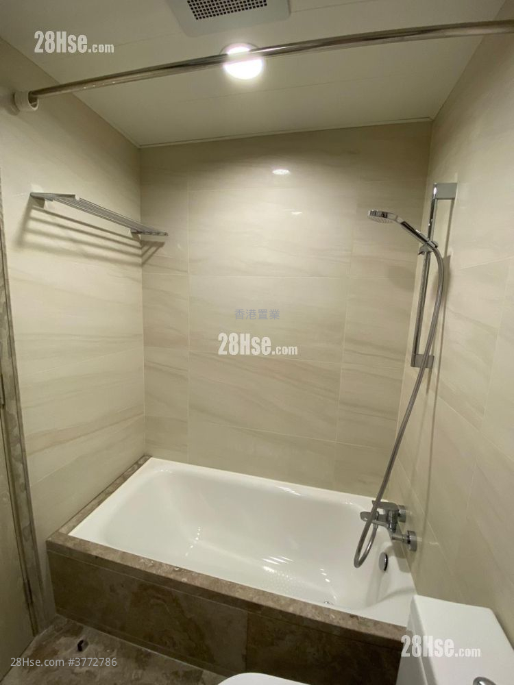 Sea To Sky Sell 3 Bedrooms , 2 Bathrooms 786 ft²