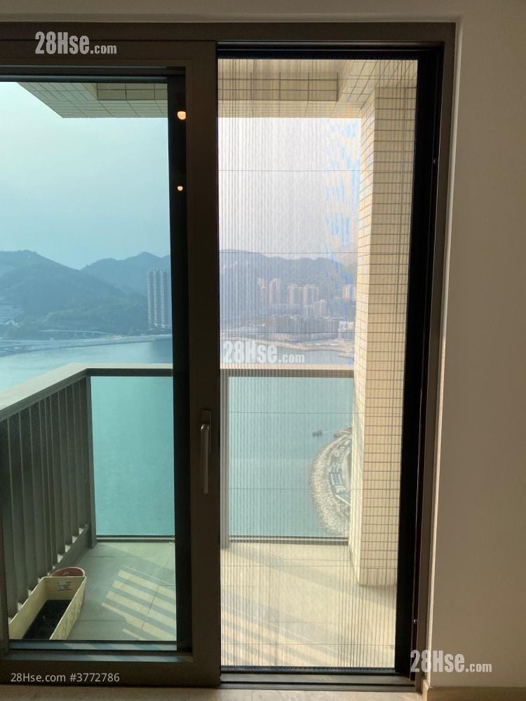 Sea To Sky Sell 3 Bedrooms , 2 Bathrooms 786 ft²