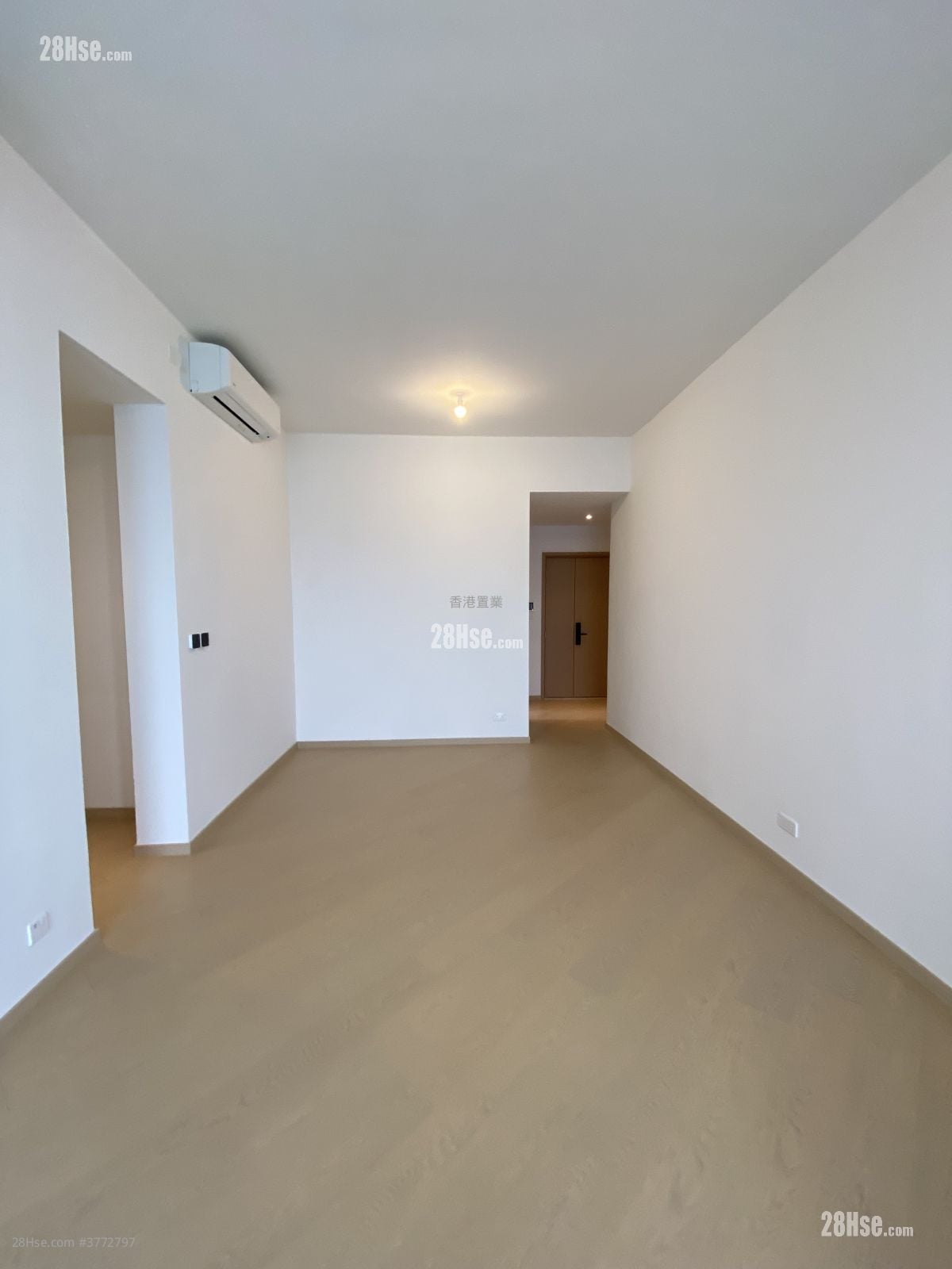 Lp10 Sell 4 Bedrooms , 3 Bathrooms 1,204 ft²