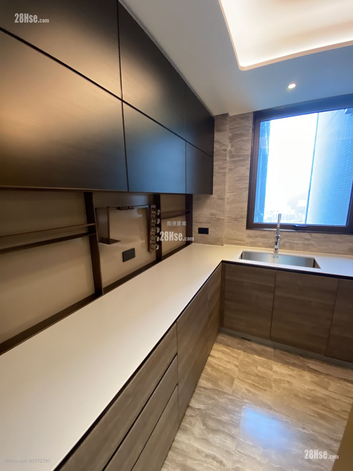 Lp10 Sell 4 Bedrooms , 3 Bathrooms 1,204 ft²