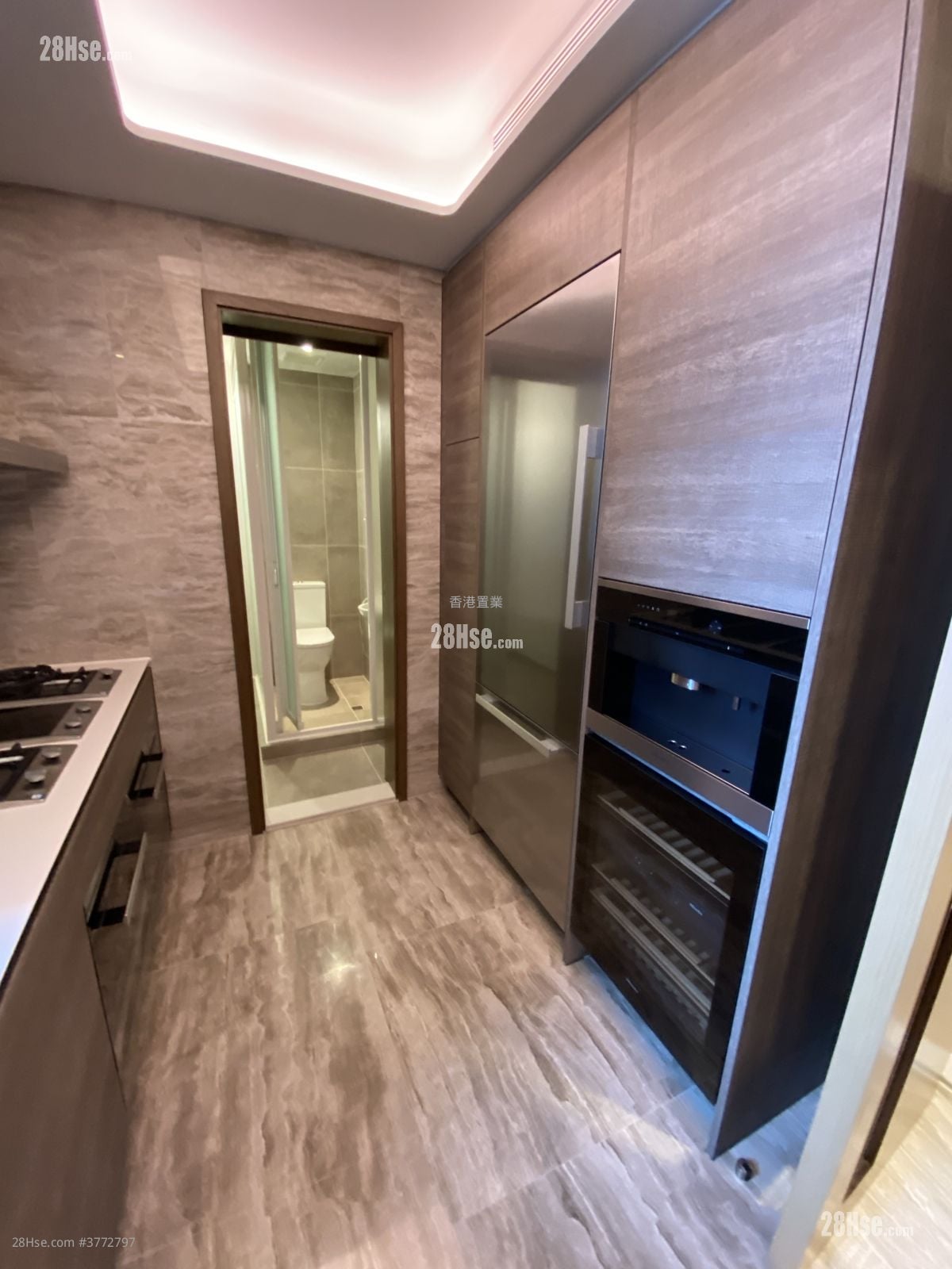 Lp10 Sell 4 Bedrooms , 3 Bathrooms 1,204 ft²