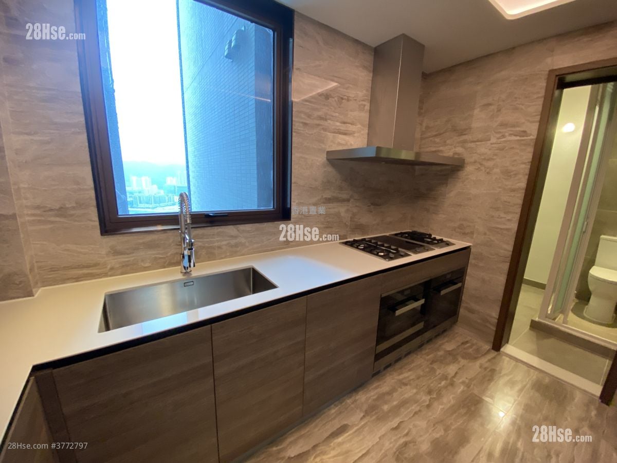 Lp10 Sell 4 Bedrooms , 3 Bathrooms 1,204 ft²