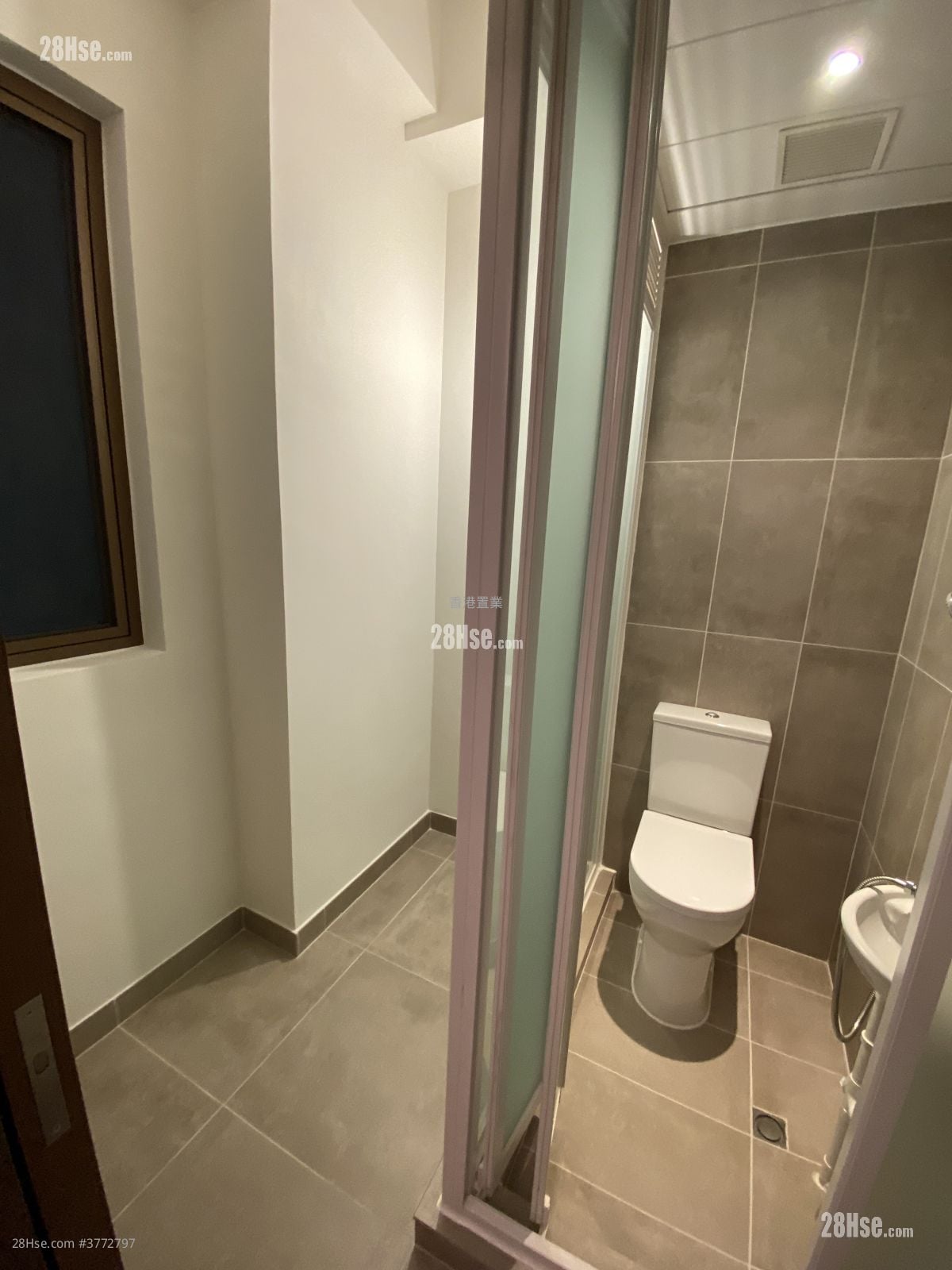 Lp10 Sell 4 Bedrooms , 3 Bathrooms 1,204 ft²