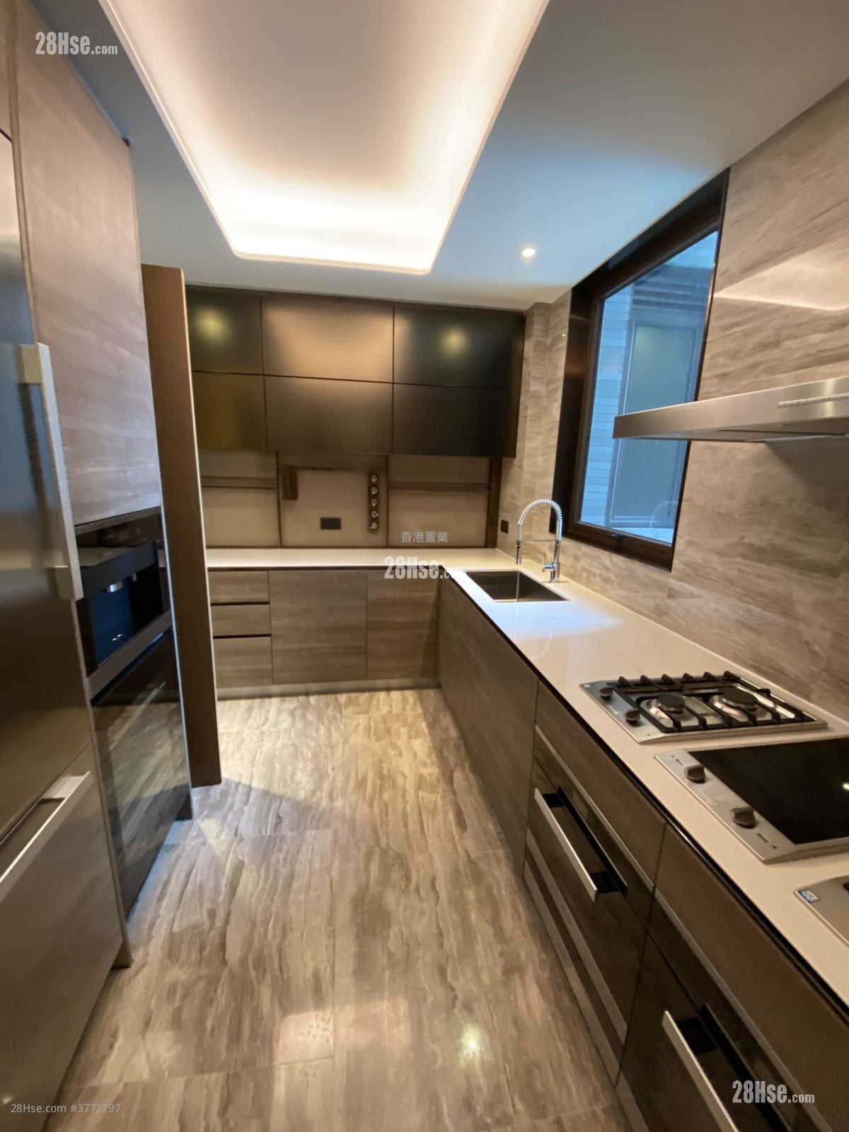 Lp10 Sell 4 Bedrooms , 3 Bathrooms 1,204 ft²