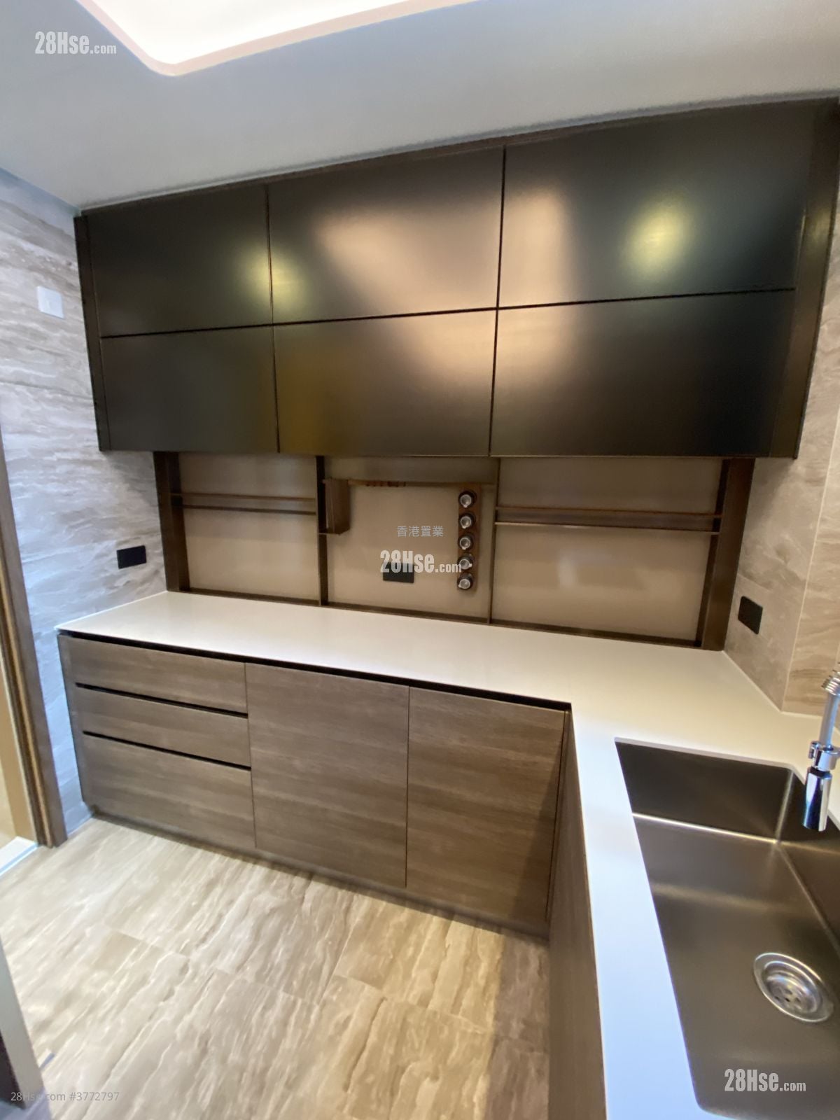 Lp10 Sell 4 Bedrooms , 3 Bathrooms 1,204 ft²