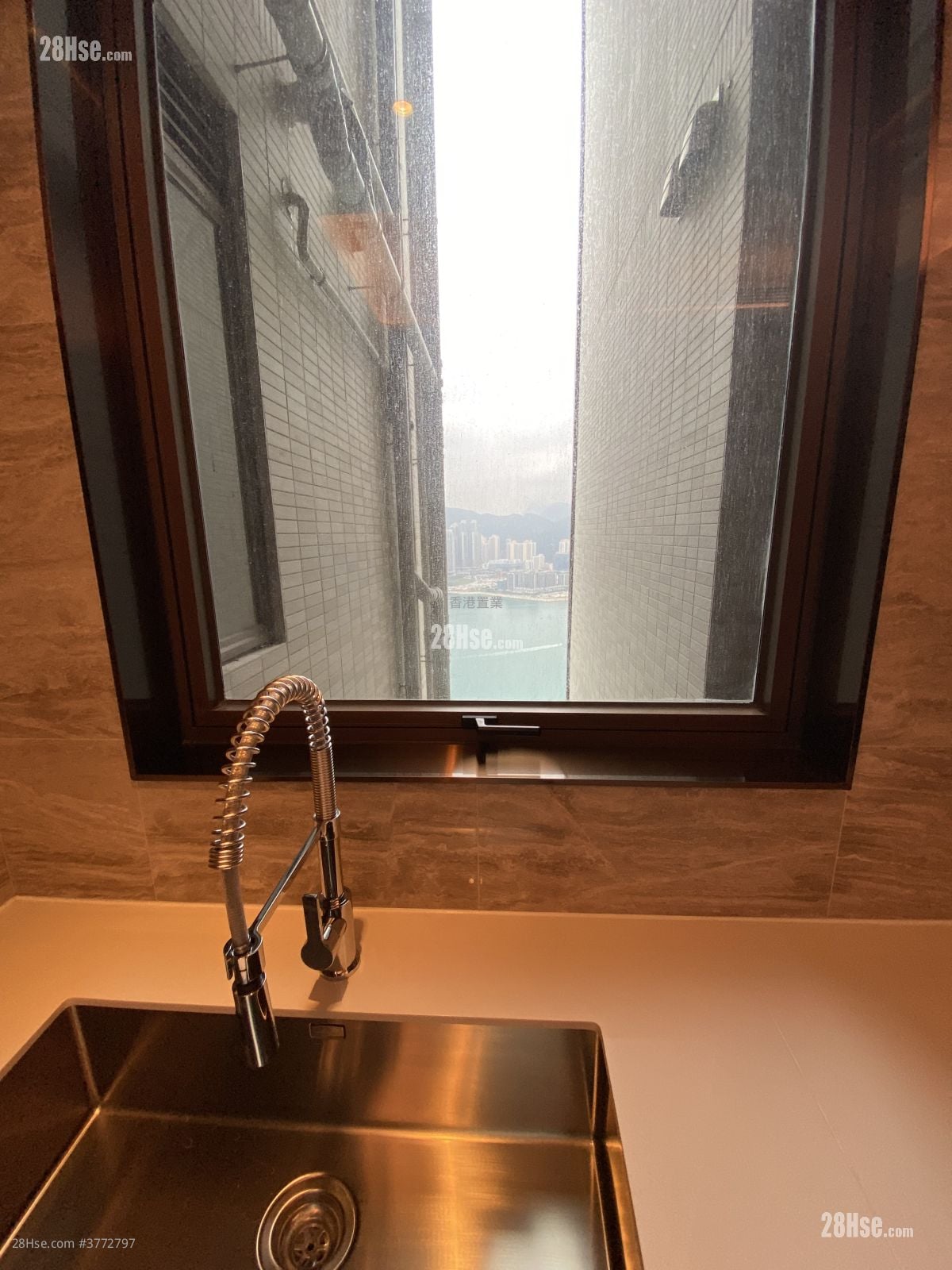 Lp10 Sell 4 Bedrooms , 3 Bathrooms 1,204 ft²