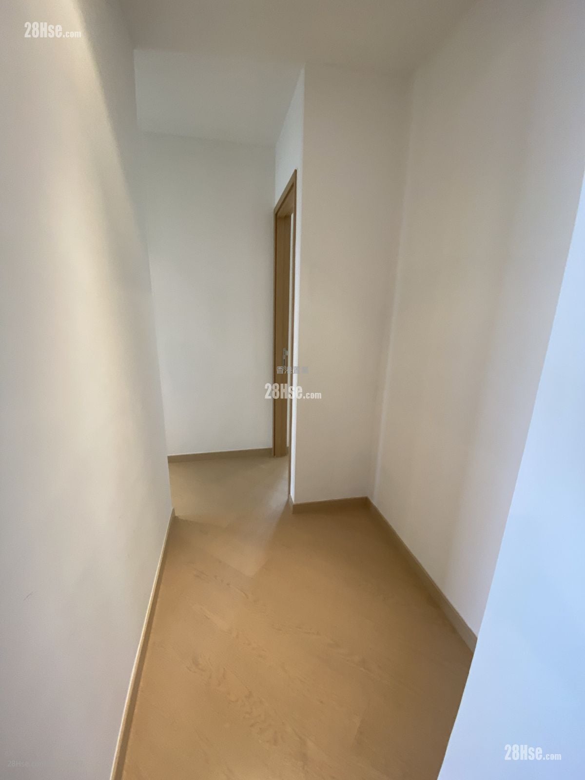 Lp10 Sell 4 Bedrooms , 3 Bathrooms 1,204 ft²