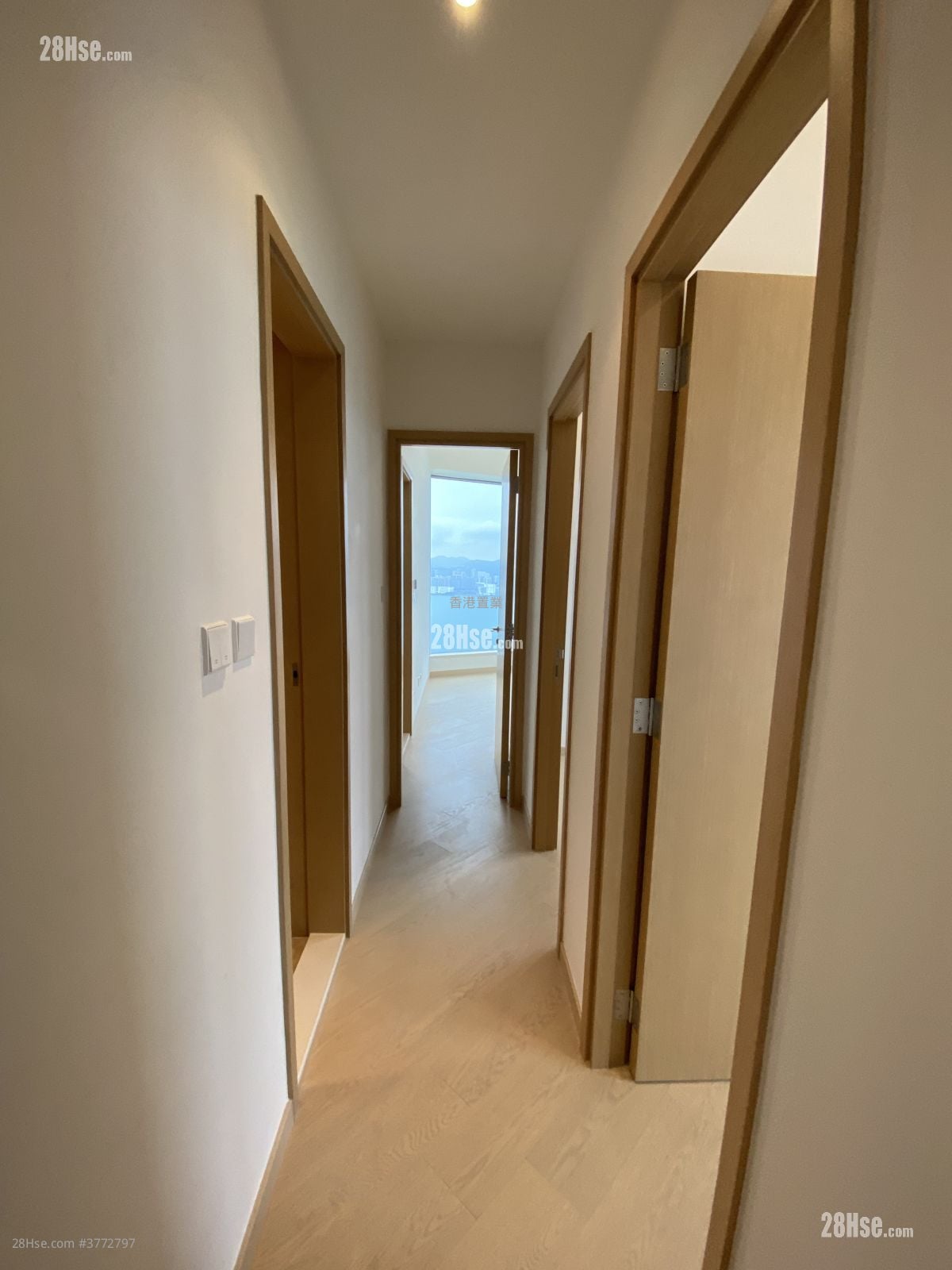 Lp10 Sell 4 Bedrooms , 3 Bathrooms 1,204 ft²