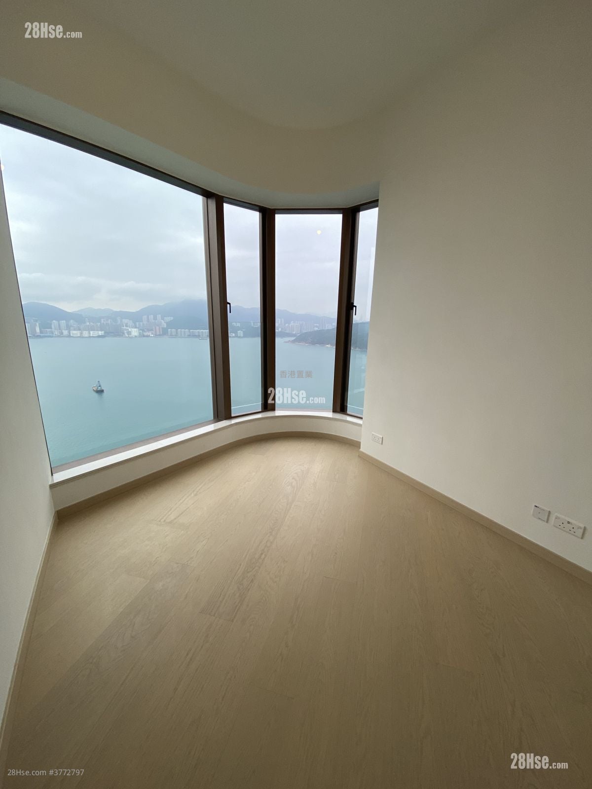 Lp10 Sell 4 Bedrooms , 3 Bathrooms 1,204 ft²