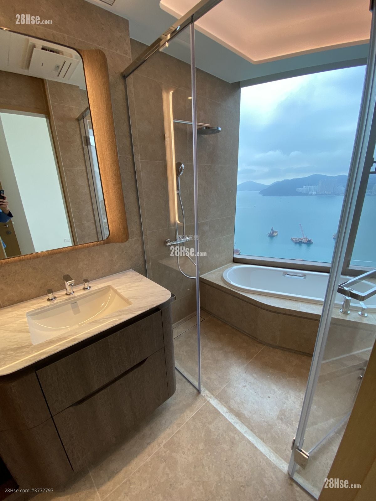 Lp10 Sell 4 Bedrooms , 3 Bathrooms 1,204 ft²