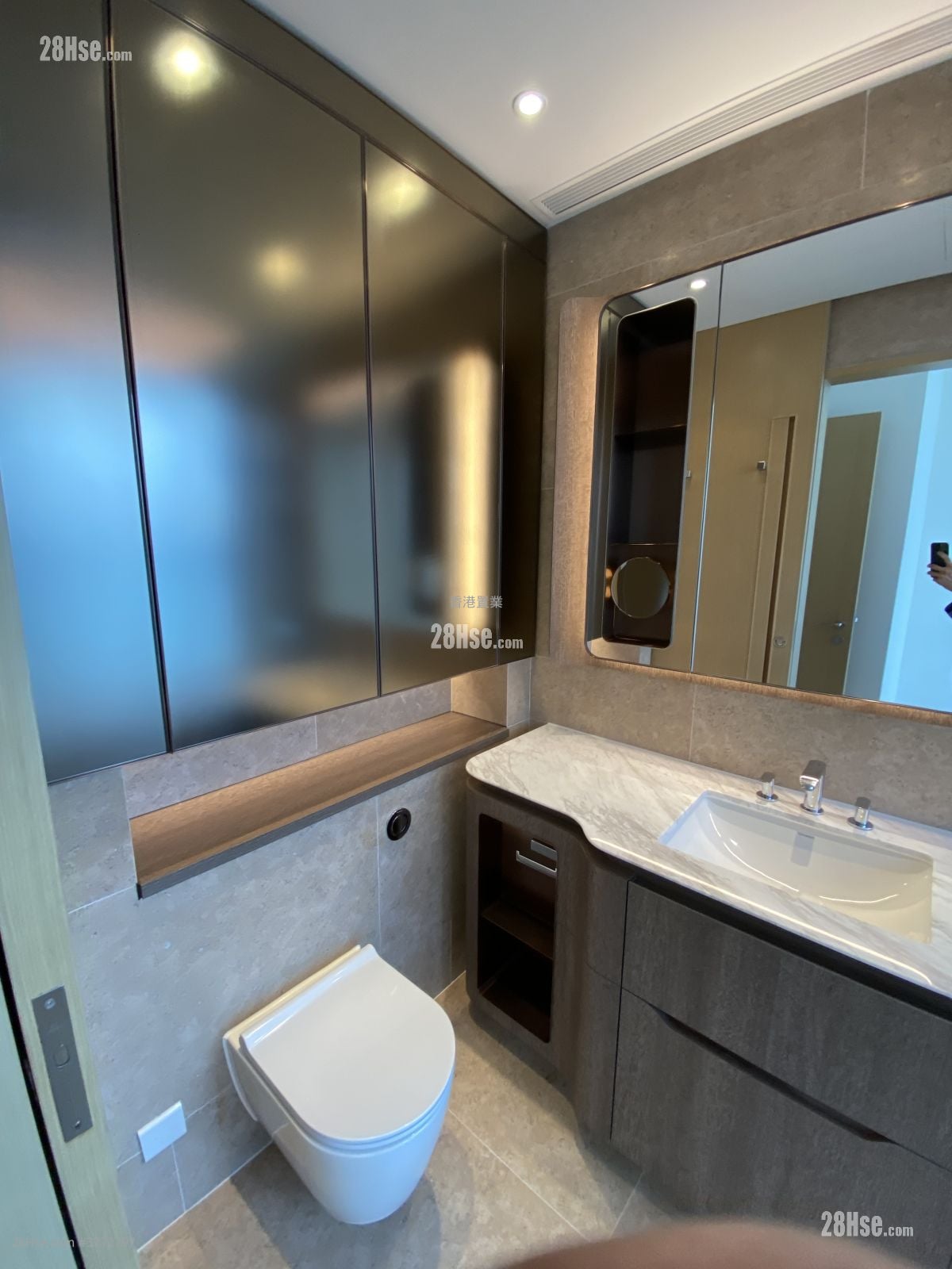 Lp10 Sell 4 Bedrooms , 3 Bathrooms 1,204 ft²