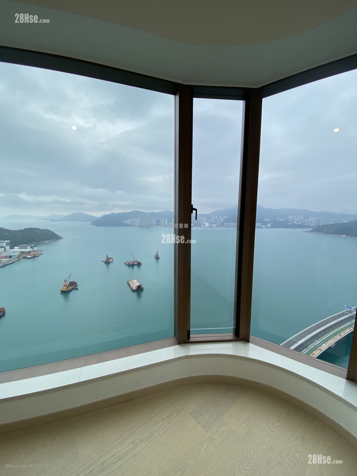 Lp10 Sell 4 Bedrooms , 3 Bathrooms 1,204 ft²