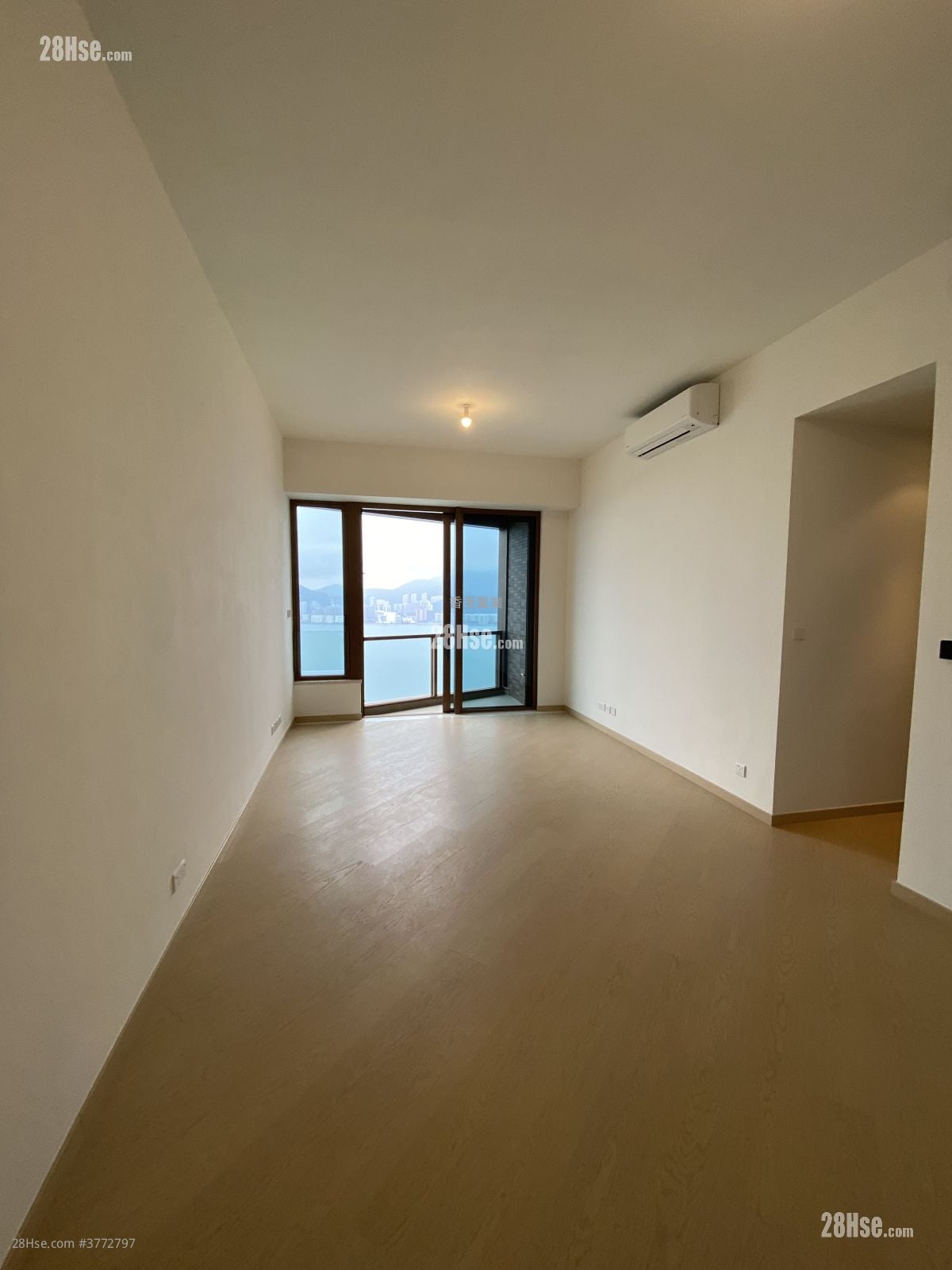 Lp10 Sell 4 Bedrooms , 3 Bathrooms 1,204 ft²