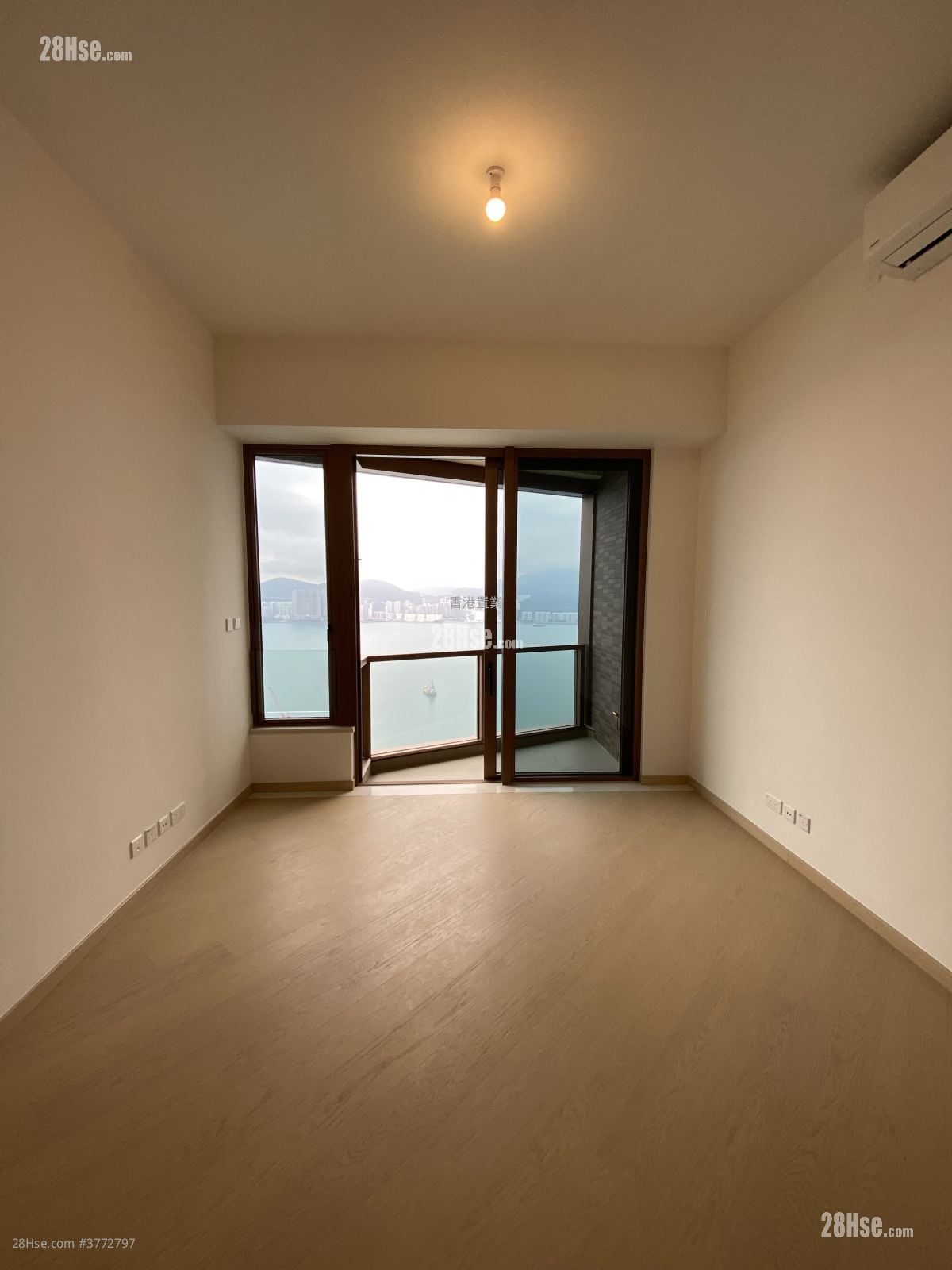 Lp10 Sell 4 Bedrooms , 3 Bathrooms 1,204 ft²