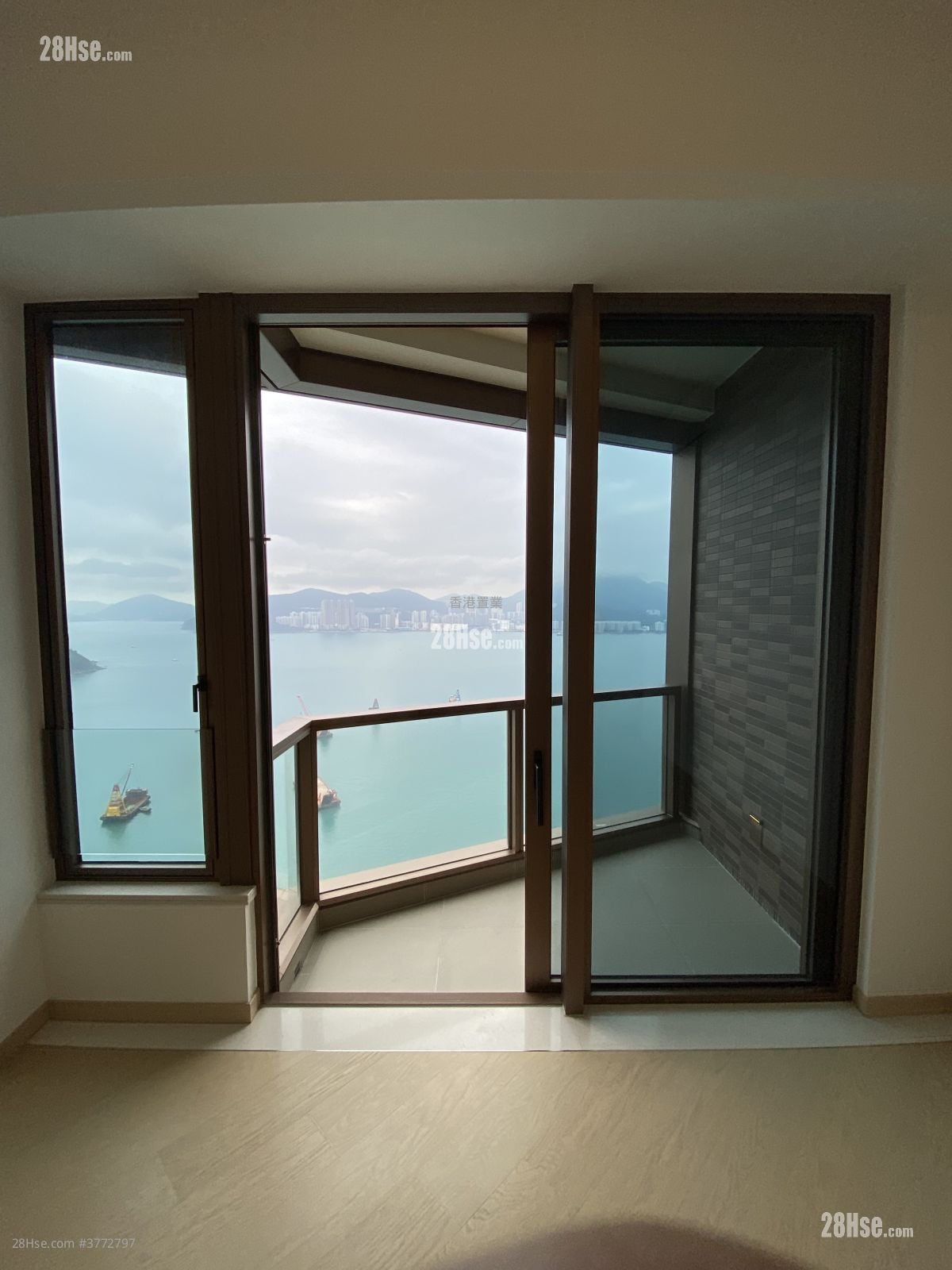 Lp10 Sell 4 Bedrooms , 3 Bathrooms 1,204 ft²