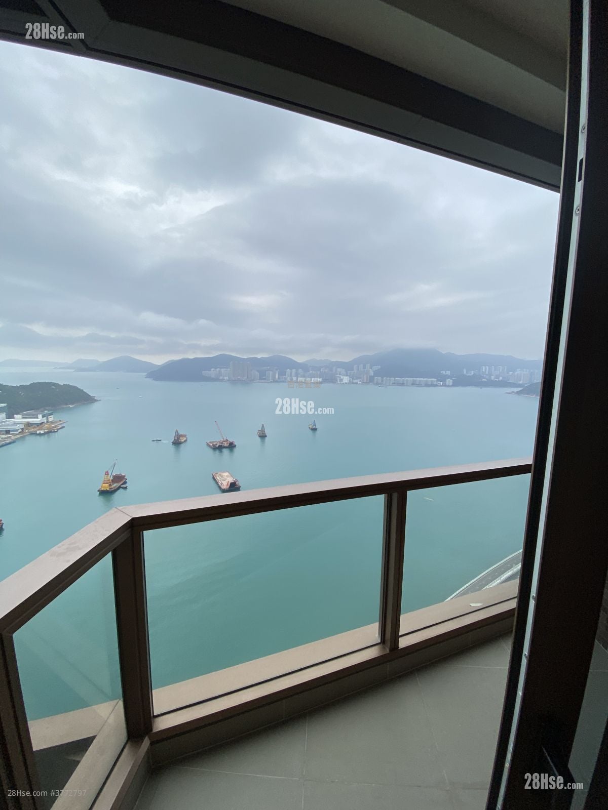 Lp10 Sell 4 Bedrooms , 3 Bathrooms 1,204 ft²