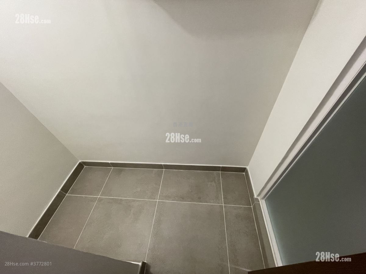 Lp10 Sell 3 Bedrooms , 2 Bathrooms 857 ft²