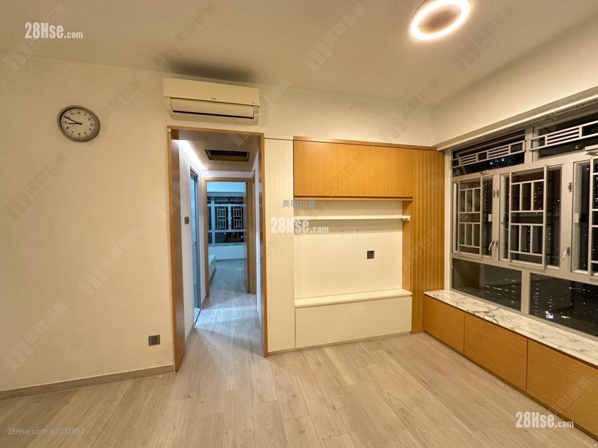 Tsuen Fung Centre Sell 3 Bedrooms 493 ft²