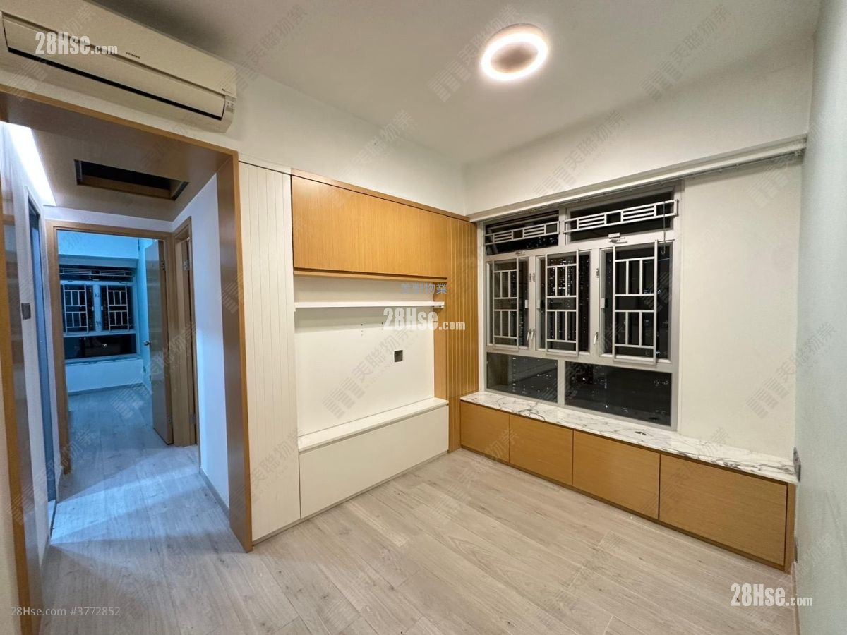 Tsuen Fung Centre Sell 3 Bedrooms 493 ft²