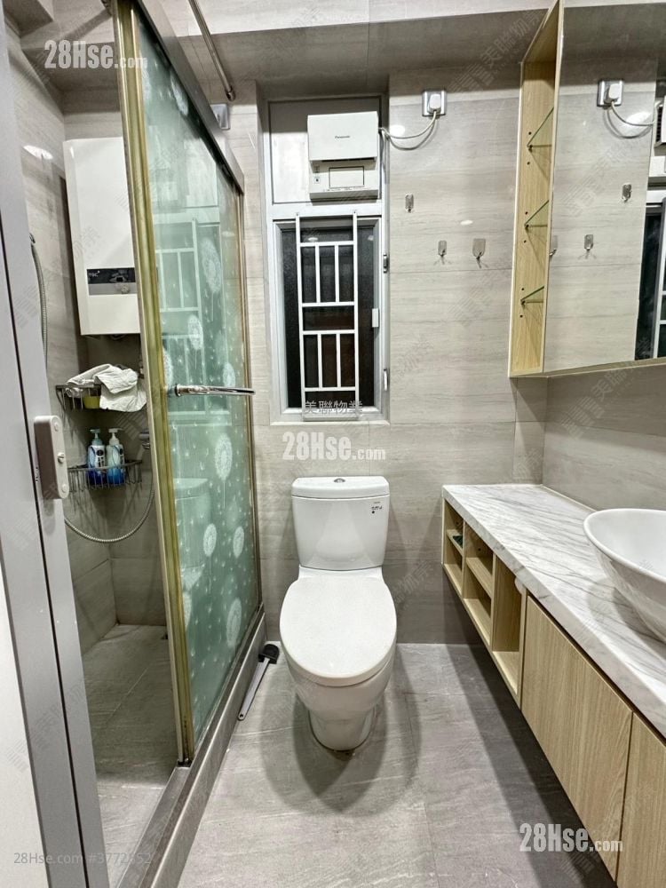 Tsuen Fung Centre Sell 3 Bedrooms 493 ft²