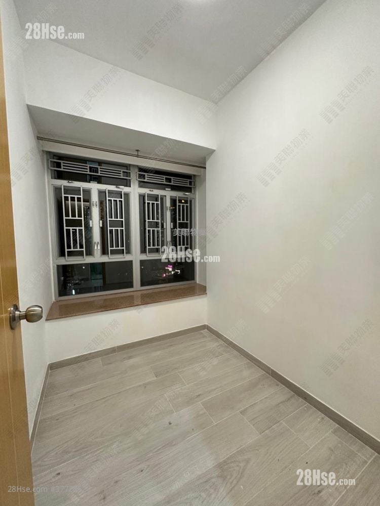 Tsuen Fung Centre Sell 3 Bedrooms 493 ft²