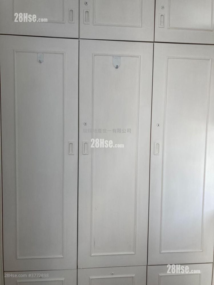 Luna Court Sell 2 Bedrooms , 1 Bathroom 447 ft²