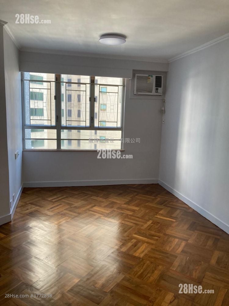 Luna Court Sell 2 Bedrooms , 1 Bathroom 447 ft²