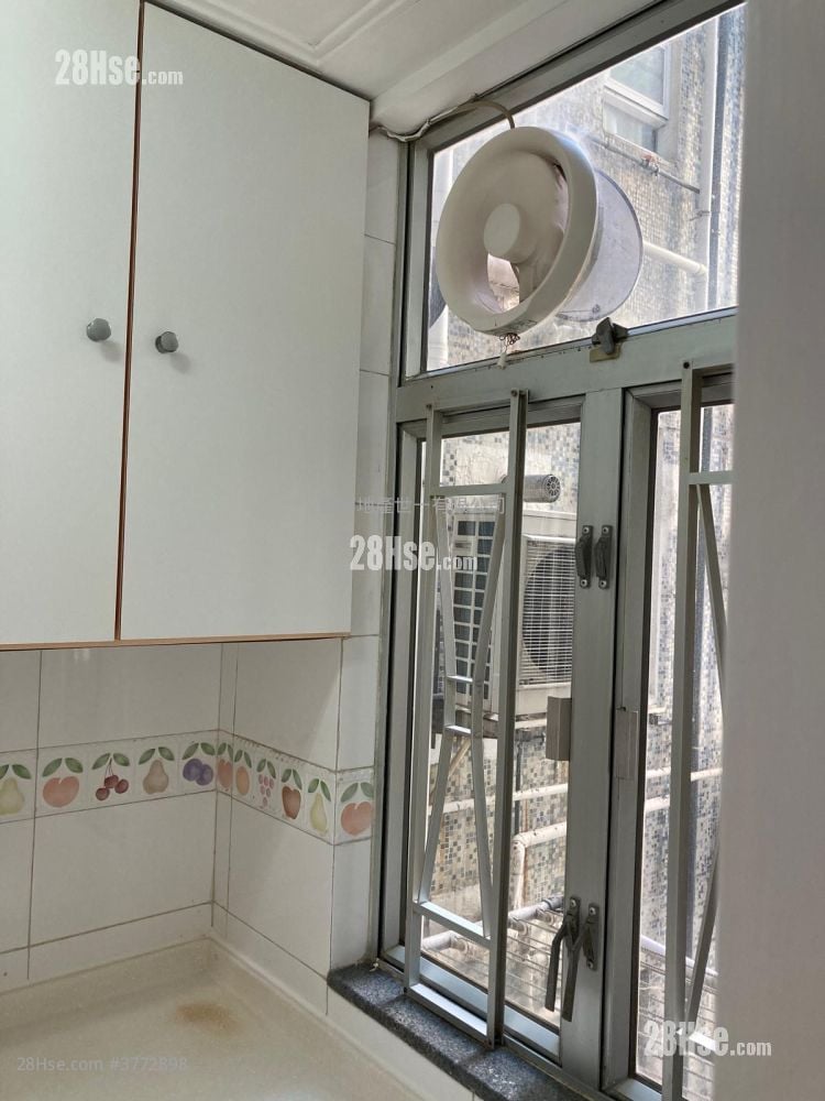 Luna Court Sell 2 Bedrooms , 1 Bathroom 447 ft²