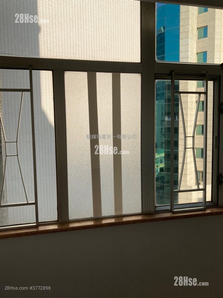 Luna Court Sell 2 Bedrooms , 1 Bathroom 447 ft²