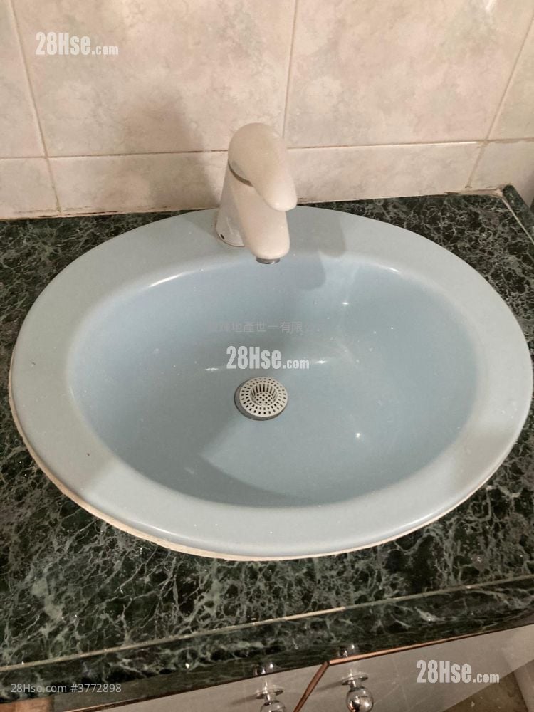 Luna Court Sell 2 Bedrooms , 1 Bathroom 447 ft²