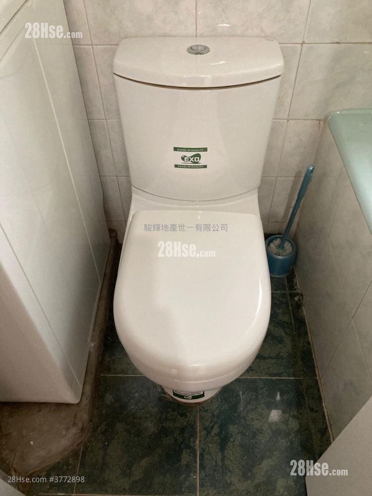 Luna Court Sell 2 Bedrooms , 1 Bathroom 447 ft²