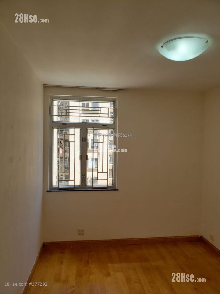 Mei Foo Sun Chuen Sell 3 Bedrooms , 1 Bathroom 652 ft²