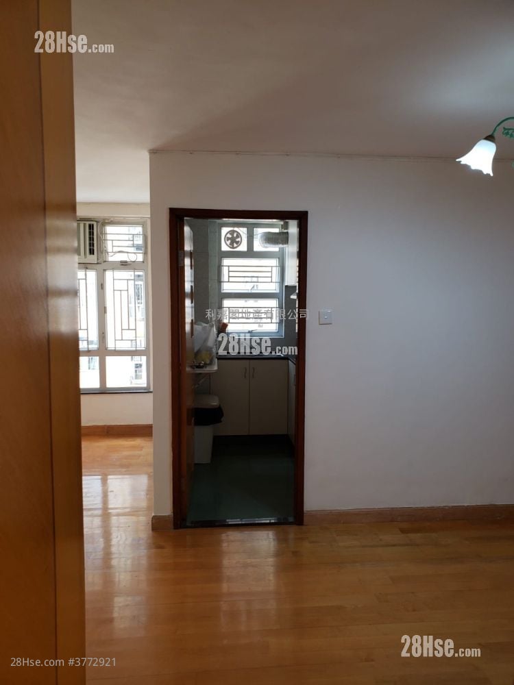 Mei Foo Sun Chuen Sell 3 Bedrooms , 1 Bathroom 652 ft²