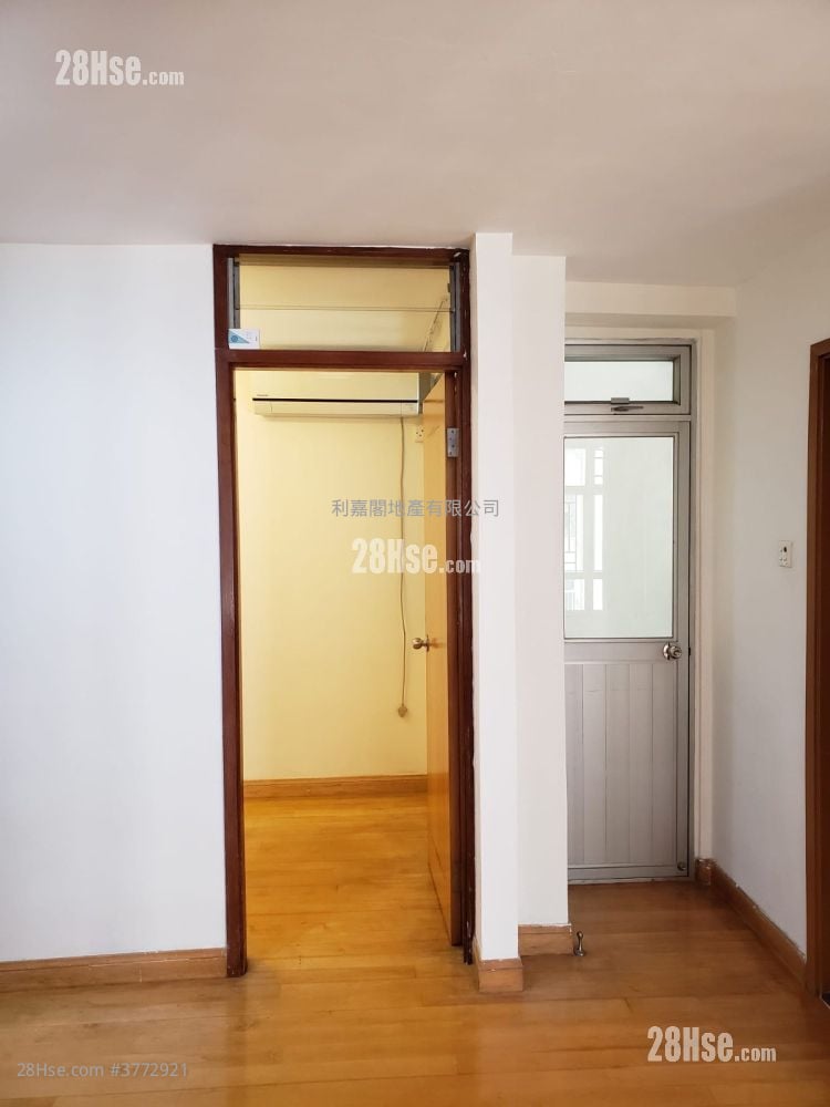 Mei Foo Sun Chuen Sell 3 Bedrooms , 1 Bathroom 652 ft²