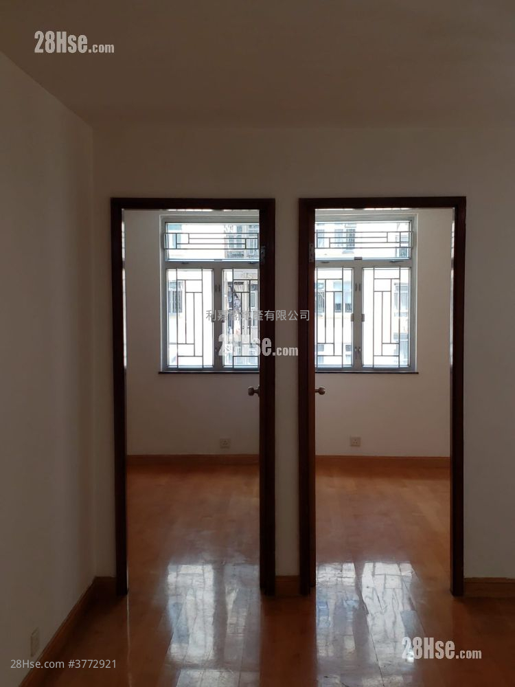 Mei Foo Sun Chuen Sell 3 Bedrooms , 1 Bathroom 652 ft²