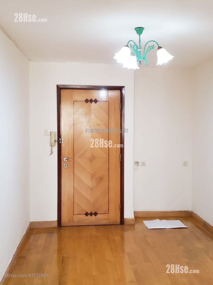 Mei Foo Sun Chuen Sell 3 Bedrooms , 1 Bathroom 652 ft²