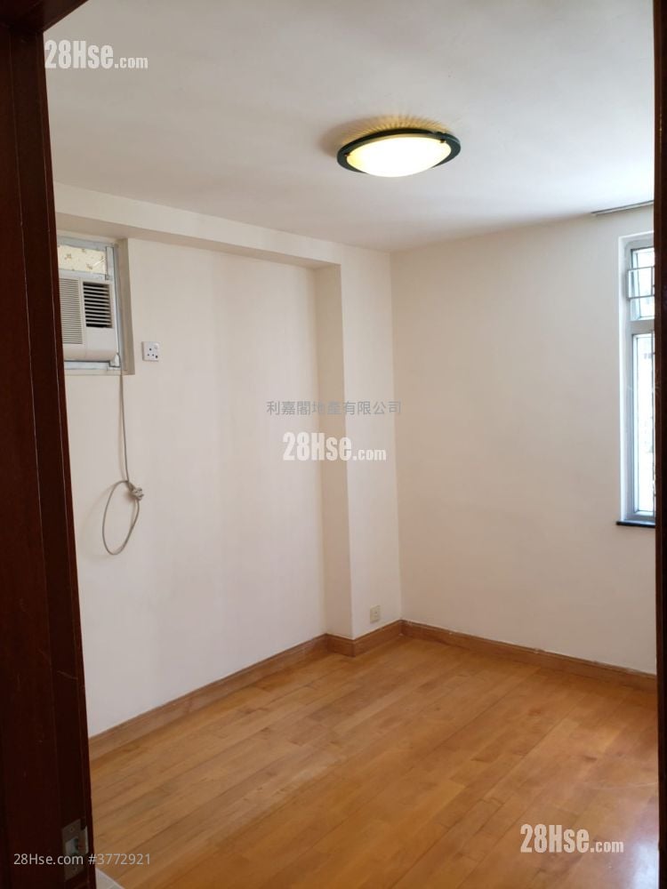 Mei Foo Sun Chuen Sell 3 Bedrooms , 1 Bathroom 652 ft²