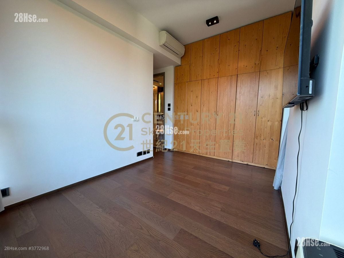 Le Pont Rental 3 Bedrooms , 2 Bathrooms 755 ft²