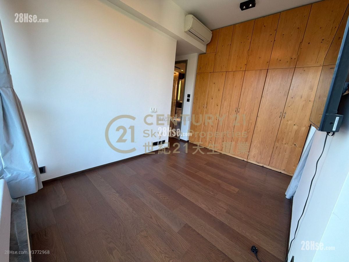Le Pont Rental 3 Bedrooms , 2 Bathrooms 755 ft²