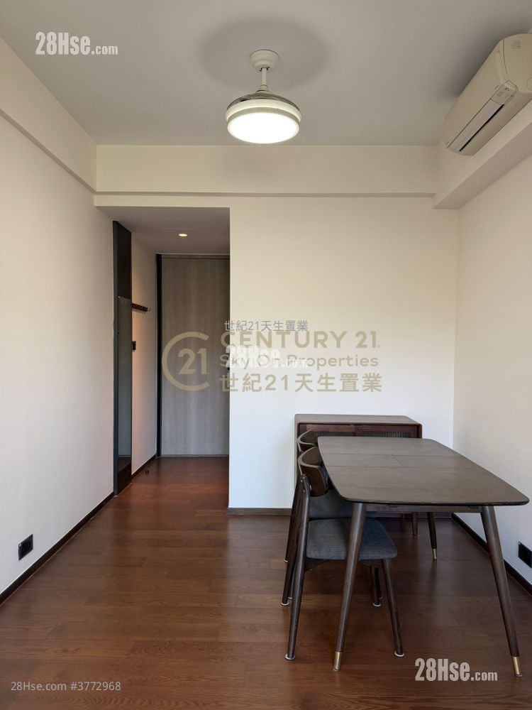 Le Pont Rental 3 Bedrooms , 2 Bathrooms 755 ft²