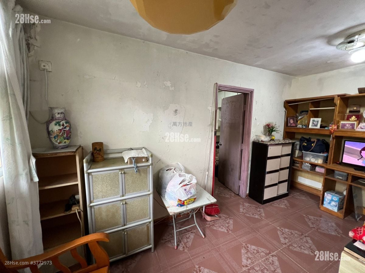 Hong Lam Court Sell 2 Bedrooms , 1 Bathroom 401 ft²