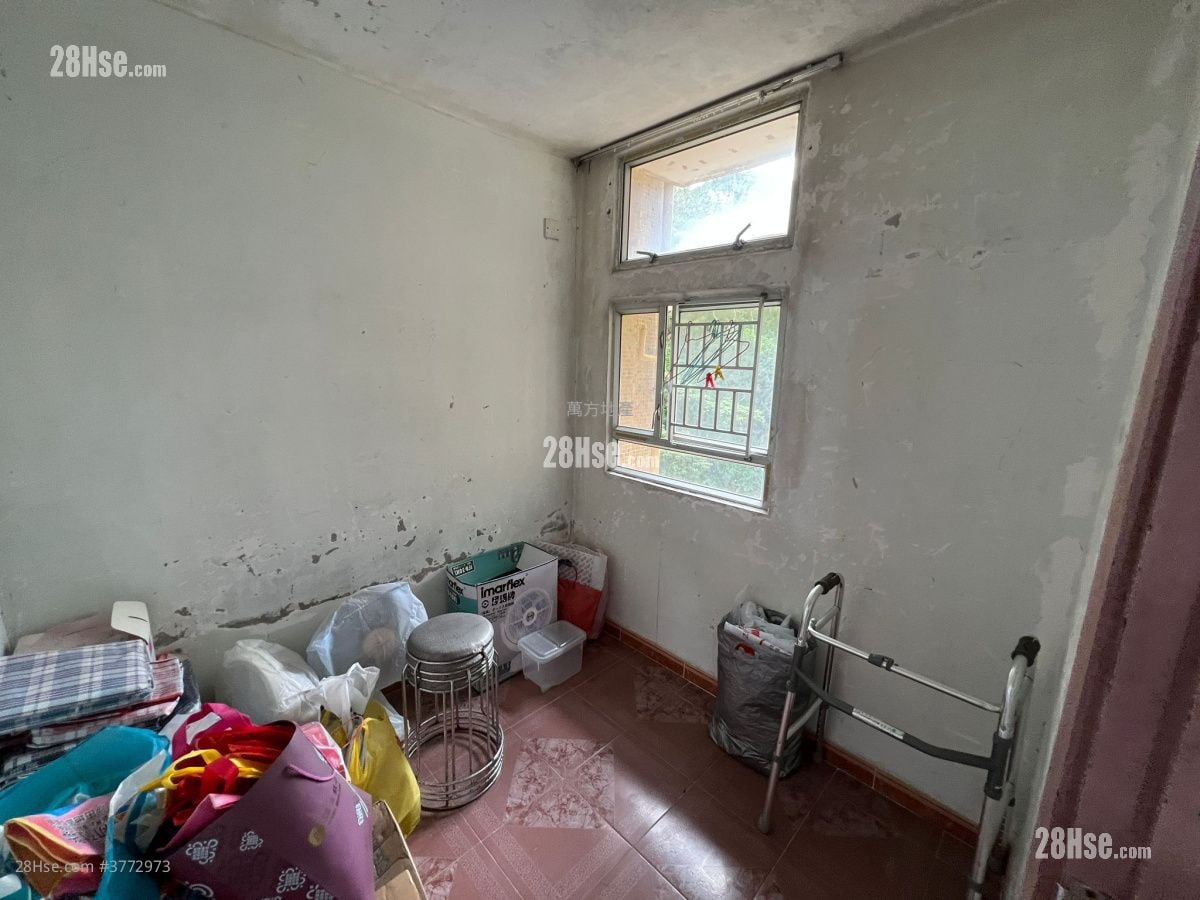 Hong Lam Court Sell 2 Bedrooms , 1 Bathroom 401 ft²