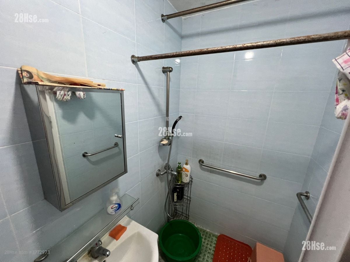 Hong Lam Court Sell 2 Bedrooms , 1 Bathroom 401 ft²