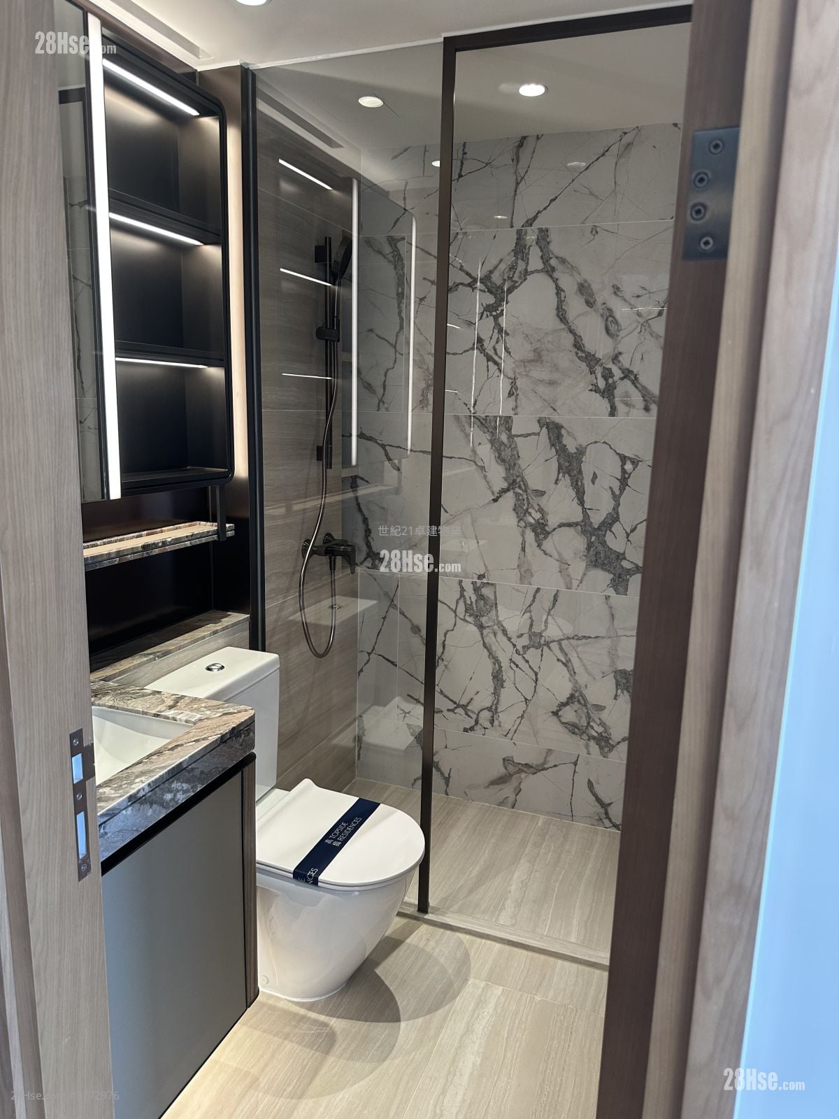 Topside Residence Rental 2 Bedrooms , 1 Bathroom 377 ft²